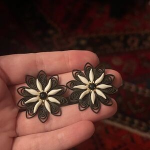 Vintage Mod Plastic Black and White Flower Clip Earrings